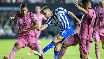 CF Monterrey midfielder Sergio Canales (C) in action against Inter Miami defender Nicolas Freire (L) and Inter Miami defender Marcelo Weigandt